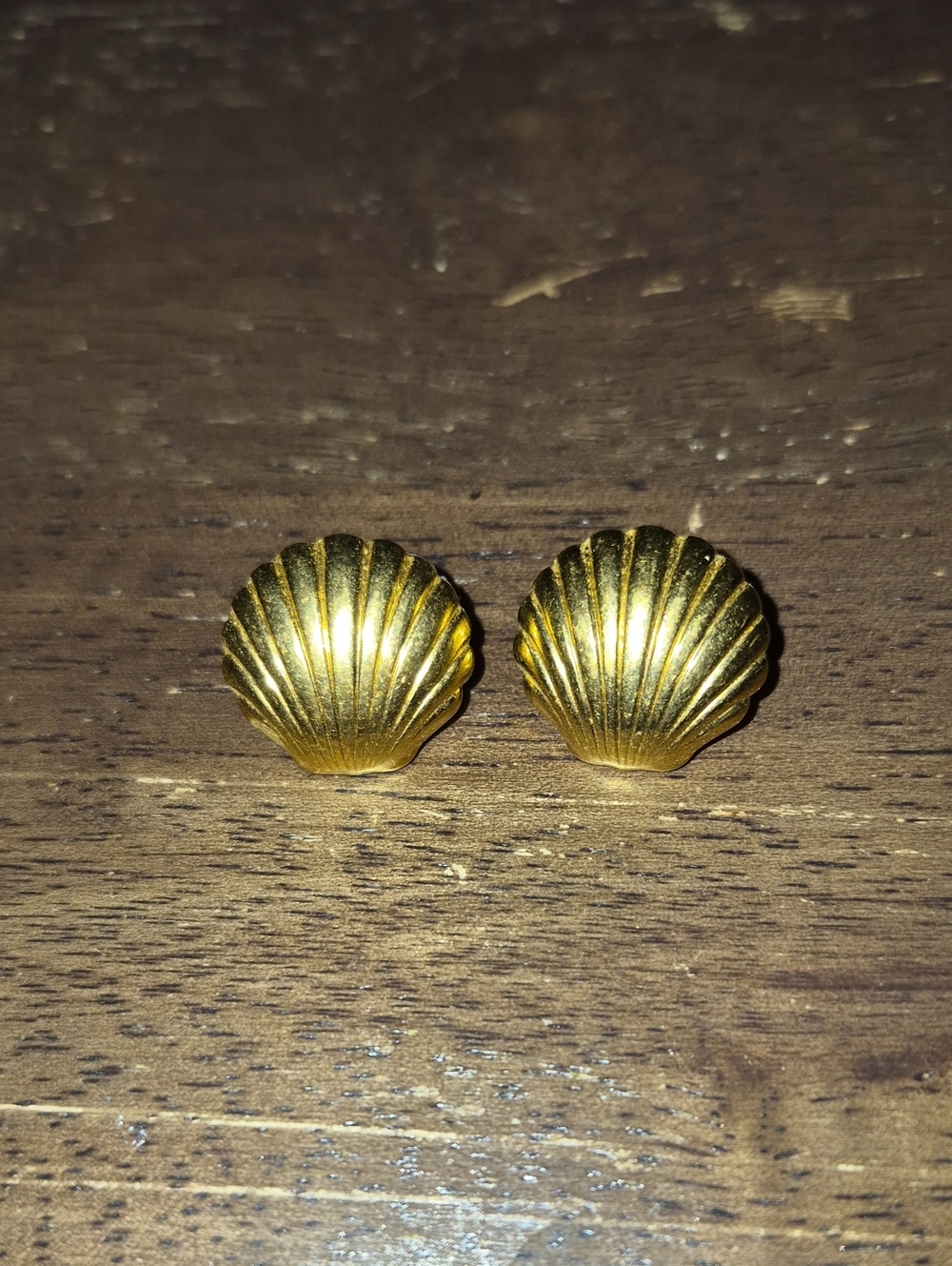 Vintage Gold Tone Shell Stud Earrings